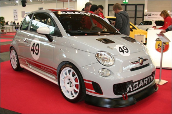 Vēl jaudīgāks Abarth. Assetto Corse no 1,4 litru turbomotora izvilina 200 ZS.