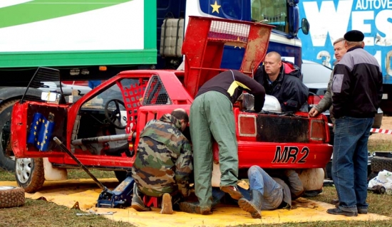 Jāņa Kozlovska "Toyota MR2" mehāniķi nepaspēja salabot sacīkšu auto līdz finālbraucienam.