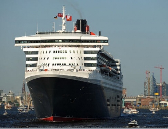 -Queen Mary2. Peldošā pilsēta pieder britu Cunard Line, kas degvielas piegādātājiem pasūta 5350 tonnas motoru degvielas IFO380 un 3885 tonnas MGO (Marine Gas Oil), par kurām tiek izrakstīts patiesi astronomisks rēķins – 4 miljoni 847 tūkstoši 236 eiro.
