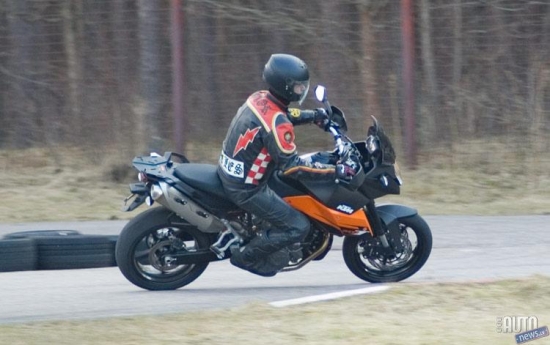 "KTM 990 SM T"Foto: Kaspars Bergmanis, "AutoInfo" 