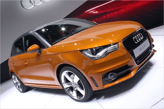 Audi A1 Sportback Tokijā piedzīvo pasaules debiju. Piecdurvju Sportback no A1 trīsdurvju versijas garuma (3,95 m) un riteņu garenbāzes (2,47 m) parametros neatšķirsies, vienīgi jumts ir par 6 mm augstāks, kam kopā ar dziļāk iegremdēto aizmugures sēdekli vajadzētu radīt vairāk vietas pasažieru galvām. 2012.gada pavasarī Audi jaunums uzsāks ceļu pie dīleriem, komplektā seši motori – pa trim benzīna un dīzeļa agregātiem, kas pārklāj jaudas diapazonu no 86-185 ZS. Mazliet vēlāk tiem pievienosies  jauns 1.4 TFSI ar 140 ZS.