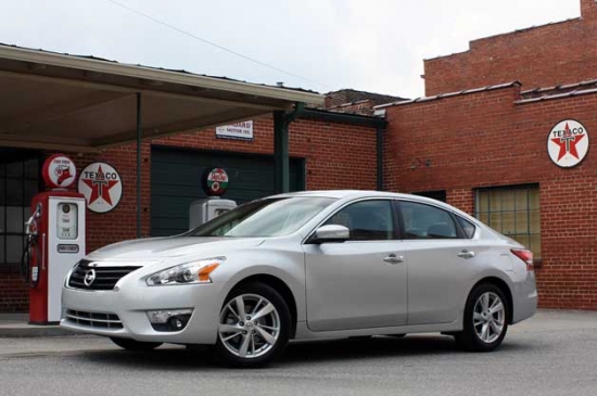 6. Nissan Altima, pārdoti 302,934 eksemplāru. 2011.gadā 4.vieta