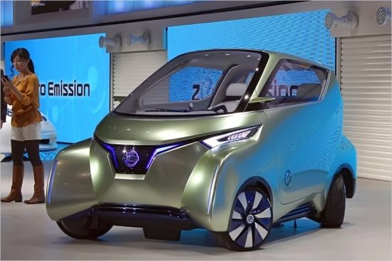 Futūristiskais pilsētas elektromobilis Pivo3 prot daudz, tostarp arī apgriezties uz vietas.