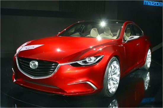 Mazda Takeri norāda uz nākamās paaudzes Mazda6 izskatu, turklāt ne vien dizaina jomā, bet arī tehnikas ziņā – Takeri arsenālā ir degvielas ekonomēšanas „sviras,” ko apvieno Skyactiv tehnoloģija, Start-Stop sistēma un modernizēts dīzeļdzinējs.