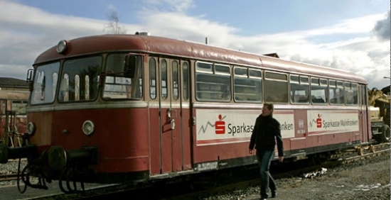 -MAN sliežu autobus. Sakarā ar līniju elektrificēšanu, šie dīzeļmonstri ir praktiski izmiruši un sastopami vairs tikai dažviet. MAN sliežu busiņam degvielas tvertne ir uz pusi mazāka (300 l) nekā helikopteram Eurocopter, toties pie kases lodziņa jāmaksā vairāk - 398,70 eiro.
