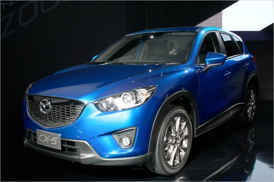 Martā Geneva 2011 nodemonstrētais koncepts Minagi līdz Tokijas autoizstādei paguvis transformēties par sērijveida Mazda CX-5. Kompaktais krosovers startēs vienā segmentā ar galveno konkurentu Volkswagen Tiguan un cīņā pret volfsburdzieti dosies bruņojies ar jaunākās paaudzes Sky Active motoriem: 2,2 litru dīzeli divās jaudas pakāpēs un divlitru benzīnnieku. Mazda krosovera cena Vācijā būs, sākot no 23 490€.