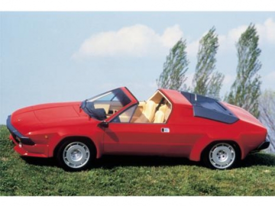 9.Lamborghini Jalpa (1981) – tika veidots kā lēta, praktiska alternatīva modelim Countach. Neskatoties uz to, ka gluži pat vārguli to saukt nevarēja (270 ZS, 265 km/h), pircēji tomēr deva priekšroku dārgākiem un ātrākiem Lamborghini.