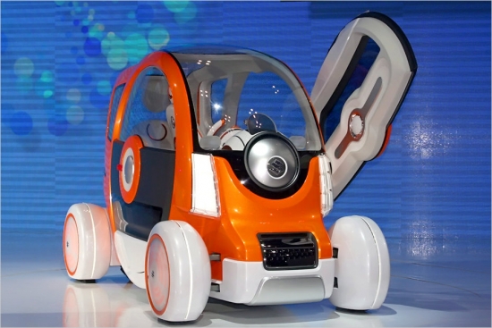 Suzuki Q Concept ir paredzēts nelielām, līdz 10 km garām distancēm. Mikroauto ir tikai 2,5 m garš, toties var palepoties ar Lamborghini tipa durvīm.