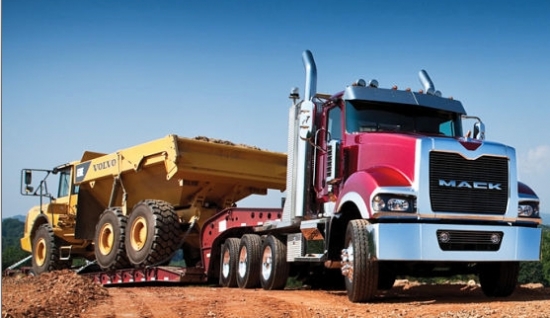 Mack kompānijas jaudīgākā modeļa nosaukums ir Titan. Titāna rīcībā 582 zirgi, kas iegūti no 16 litru motora.