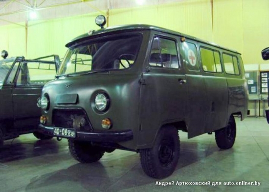 УАЗ-452 Joprojām biežs viesis uz Baltkrievijas ceļiem. Pilnpiedziņas "klaipiņš (Buhanka)" itin labi jūtas sliktos ceļos, tādēļ to izmanto, piemēram, kā medicīnas transportu mazās pilsētās un ciematos vai nodod avārijas dienestu rīcībā lauku apvidos. Ar metālisku virsbūvi apgādātā pilnpiedziņas automašīna izceļas ar lielisku caurgājamību, ne velti to iecienījuši arī militāristi – „klaipiņš” var pārvietoties pa 50 cm biezu sniega kārtu, braukt pa tanku atstātu sliedi, vedot līdz pat 800 kg smagu kravu.
Savas gandrīz pusgadsimtu (no 1965.gada) ilgās pastāvēšanas laikā ‘piedzīvojis vien indeksu maiņu, bet konstrukcija un ārējais izskats palikuši tie paši. 