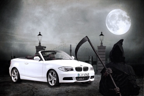 Dažiem jāiet. Kā jau katru gadu, arī 2013.gads vairākiem automobiļu modeļiem viņu dzīvē kļuva par pēdējo, piemēram, BMW 1.sērijas kupejai un kabrioletam, kura pēdējie eksemplāri no konveijera noripoja 31.oktobrī. Skumt gan nevajadzēs, jo šos modeļus BMW aizstāj ar jauno 2.sēriju.