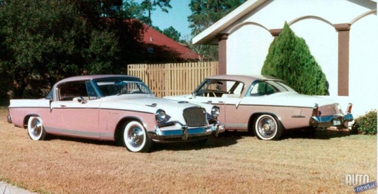 1956 Studebaker Golden Hawk. ASV autobūves varenie uzsāka kolosālu informācijas karu pret „Studebaker” automašīnām un organizēja ķengājošu rakstu publicēšanu, kas konservatīvajā amerikāņu sabiedrībā savu paveica. 