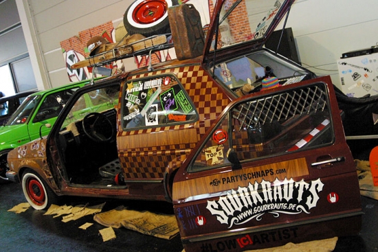 Pirmā Golfa saimnieks apliecina virsrakstā ietverto tēmu „Kad slikti ir labi” – visas detaļas, kas nav stingri pieskrūvētas vai piešūtas, bez liekas domāšanas izrautas ārā…