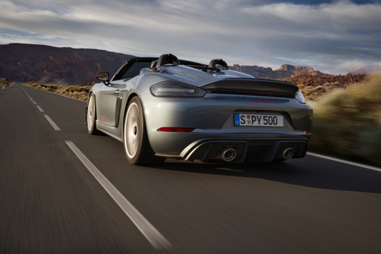 “Porsche 718 Spyder RS” ar GT3 "sirdi”