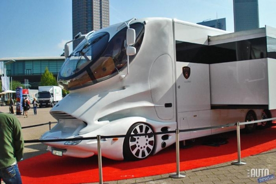 Šis auto maksā 2,4 milonu euro.
