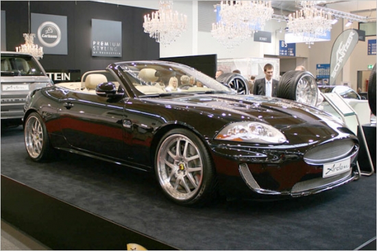 Arden Jaguar XKR 5.0 Cabrio. 75 ZS vairāk nekā standarta versijai, speciāls katalizators un izplūdes sistēma maksā 10 531 eiro. 