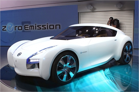 Vēl saudzīgāks pret sekundēm ir Nissan Essflow, kas sprinta distancei iztērē vien piecas. Divvietīgajam sportkāram ar elektrisko piedziņu (pie katra aizmugures riteņa pa vienam e-motoram) ir alumīnija šasija un integrēts drošības karkass.