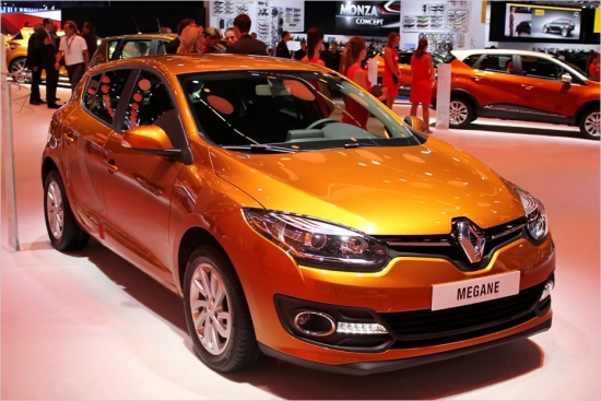 Renault Mégane Facelift. Renault Frankfurtē iepazīstina ar atjaunināto Megane saimi, kas pārstāvēta ar kupeju, piecdurvju hečbeku un universālu. Raksturīgākā pazīme – milzīgais Renault logotips radiatora režģa centrā. Jāatzīmē kombinācija, ko Renault ievieš pirmoreiz - TCe 130 benzīna motors+sešu pakāpju divsajūgu transmisija. Tirdzniecības starts  – 2014.gada sākums. 