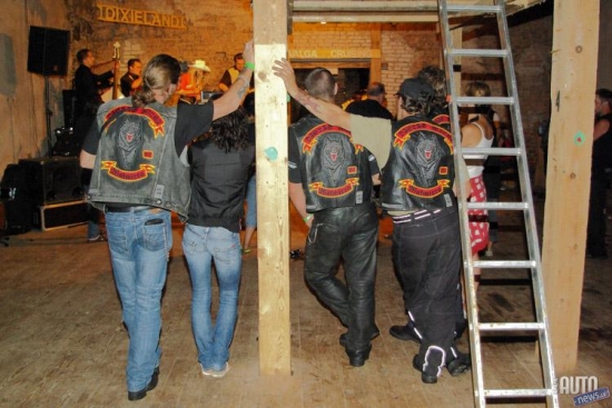 Tā vien šķiet, ka „Dzelzs vilkiem” amerikāņu auto pasākumi sāk iepatikties...