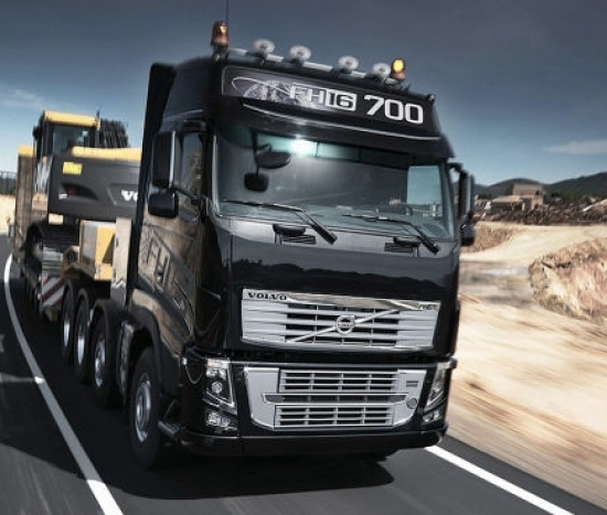 Volvo FH16 – 2009.gadā prezentētais zviedru kompānijas Volvo flagmanis FH16 ar 700 ZS (3150 Nm), kas iegūti no 16 litriem, bija pasaules spēcīgākais vilcējs, taču tagad šis tituls pārgājis pie sīvākajiem konkurentiem Scania. 