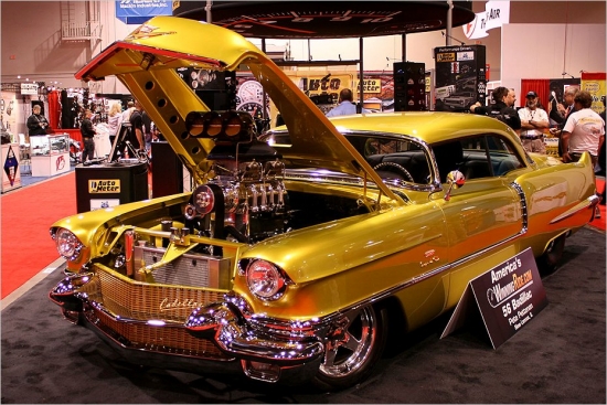 Badillac Pro-Street Hot Rod. Pits Petenons no Ilinoisas prezentē pārbūvētu 1956.gada Cadillac nosaukumu Badillac. Un patiešām – „sliktais” Cadillac jokus nesaprot – 7,7 litru Big-Block V8 un virkne Holley karburatoru ģenerē 850 ZS jaudu, tādēļ labāk nemēģiniet!