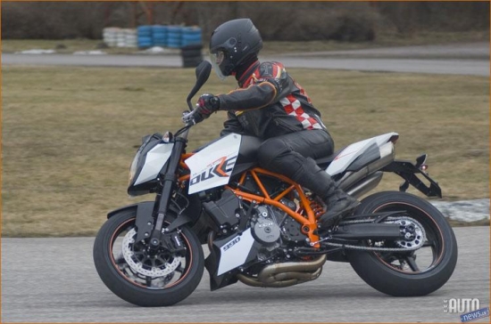 "KTM990 SUPER DUKE R" Foto: Kaspars Bergmanis, "AutoInfo" 