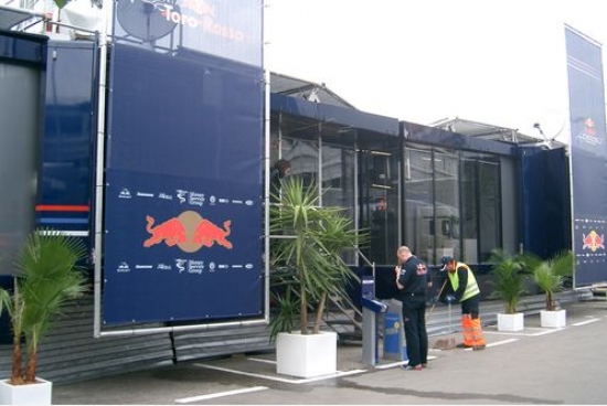 Red Bull pieticīgais pagaidu namiņš, divkārt lielākais Energy Station būšot gatavs Monako.