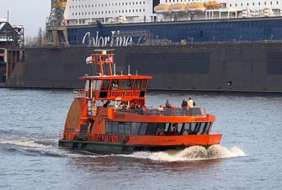 -Typ 2000 velkoņa motoru darbināšanai izmanto dīzeļdegvielai līdzīgo MDO (Marine Diesel Oil). Par „gludekli” iesauktā velkoņa divās tvertnēs saiet 6000 litri, bet degvielas piegādātājs par to saņem 9952,20 eiro.