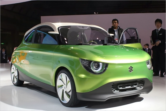 Latviski tik mīļi skanošā Regina ir Suzuki inženieru rūpīgs darba svara samazināšanas virzienā. Jādomā, ka koncepta autori būs apmierināti, jo Regīnas svars ir tikai 730 kg, bet benzīna patēriņš būs tikai 3,1 litrs uz 100 km, savukārt kaitīgo izmešu daudzums – vien 79 g/km.