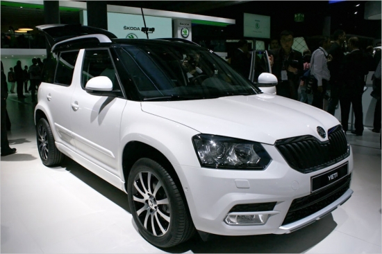 Škoda Yeti Facelift. Mazais čehu krosovers modernizācijas rezultātā zaudējis savu raksturīgāko iezīmi – apaļos miglas lukturus, kas tagad aizstāti ar taisnstūra starmešiem. Turpmāk Yeti būs pieejams divos variantos: parastajā jeb City versijā un Outdoor jeb „bezceļu” variantā ar savādākiem buferiem un plastikāta uzlikām, kas pasargā virsbūvi no skrāpējumiem. Tirdzniecībā modernizētais Yeti nonāks vēl šogad.