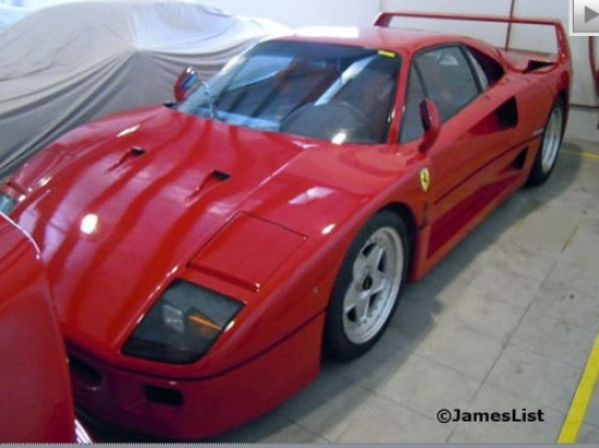 Ferrari F40 – cena 595 000 eiro.