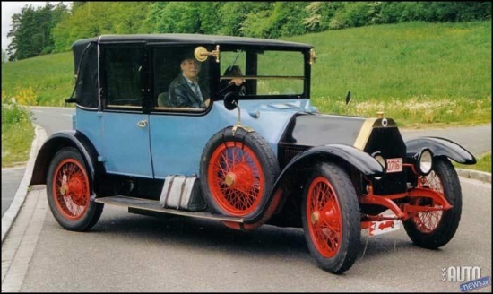 "Lancia Theta 61B" 1914.
Neilgi pirms Pirmā pasaules kara sākuma debitēja modelis „Lancia Theta”, kas kļuva par pirmo sērijveida vieglo auto Eiropā, kam aprīkojumā ietilpa elektriskais starteris un lukturi. 