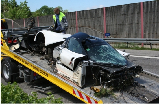 Mosler – automašīna, kuras vērtība eironaudiņās rakstāma ar sešciparu skaitli, iznīcināta pilnībā