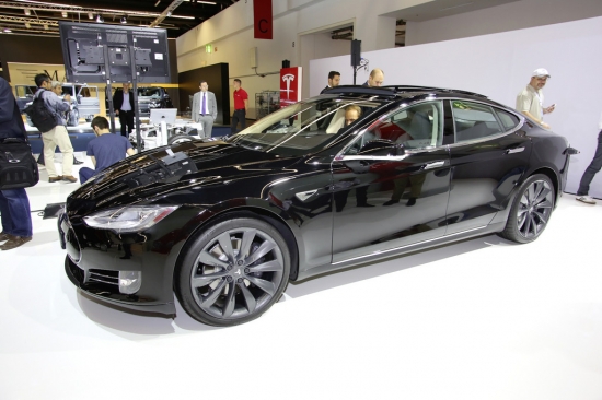 Tesla Model S, akumulators - 85 kWh, ražotāja uzrādītā distance - 502 km, ziemas tests - 206 km