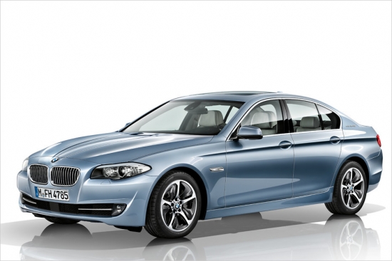 
BMW ActiveHybrid 5. BMW hibrīdautomobilim izmantots 306 ZS trīslibdru rindas dzinējs no modeļa 535i, ko kombinē ar 40 kilovatu (55 ZS) elektromotoru. Aedana kopējā jauda ir 340 ZS. Paātrinājums no 0 līdz 100 km/h 5,9 sekundes, maksimālais ātrums 250 km/h, bet degvielas patēriņš – 6,4 litri. BMW ActiveHybrid 5 maksā 62 900 eiro, kas ir par 12 200€ vairāk nekā prasa par parasto BMW 535i (50 700€).
