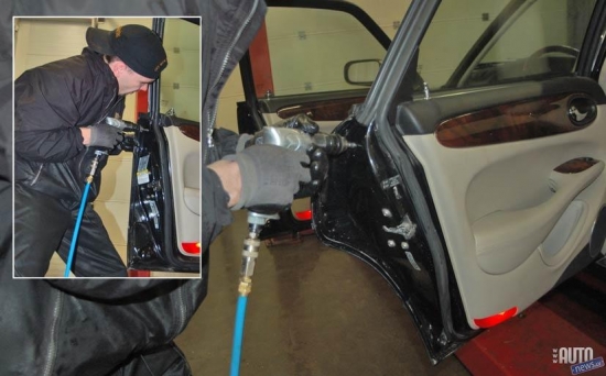 Lai piekļūtu grūti aizsniedzamām vietām, tiek izurbti tehnoloģiski caurumi, kuri pēc apstrādes tiek aiztaisīti ar speciāliem korķiem.