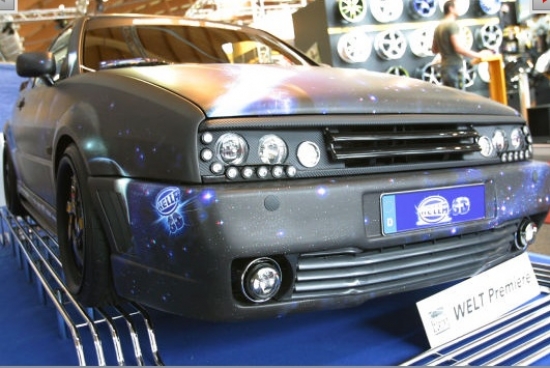 Arī gaismu speciālists Hella (izmantojot VW Corrado) nelaiž garām izdevību pareklamēt savu produkciju