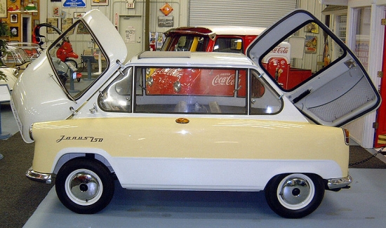 Priekšējās un aizmugurējās durvis, kas atveras uz sāniem. Pielietoja 1957.gadā ražotajam mikroauto Zündapp Janus. Pa priekšējām durvīm salonā iekāpa vadītājs, bet pa aizmugurējām savā sēdeklī nonāca pasažieris.

