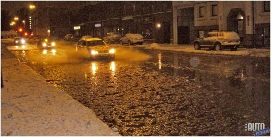 30.janvāra vakarā, Rīgas centrā, Pulkveža Brieža un Hanzas ielu krustojumā notika maģistrālā ūdensvada avārija.