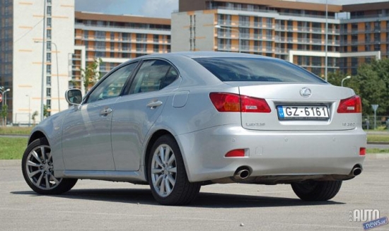 Lexus is250