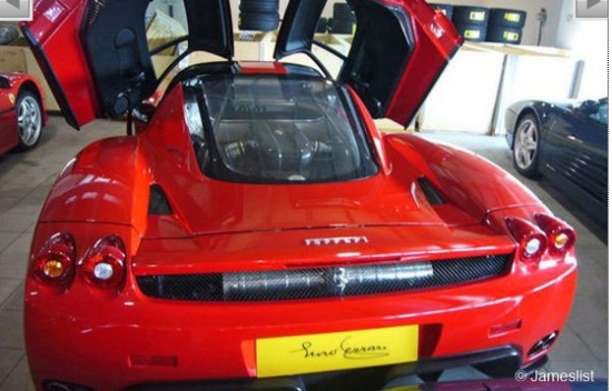 Ferrari Enzo – dārgākais no sultāna „norakstītajiem” auto maksā 1,4 miljonus eiro.