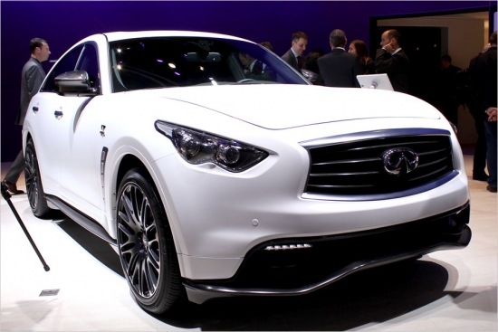 Infiniti FX50 Edition Sebastian Vettel. Infiniti krosovera FX50 īpašā versija, kas veltīta pašreizējam F1 pasaules čempionam Sebastjānam Fetelam. Automobilis aprīkots ar 5 litru 420 ZS (standarta modelim 390 ZS) V8 motoru, kas no vietas līdz 100 km/h ļauj paātrināties 5,6 sekundēs un pretstatā standarta FX50, kura ātrums ierobežots pie 250 km/h, sasniegt teorētiski iespējamos 300 km/h.  