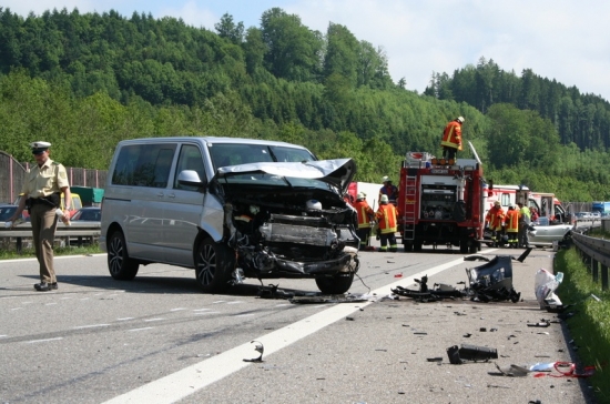 Volkswagen pilnā ātrumā uztriecies Subaru