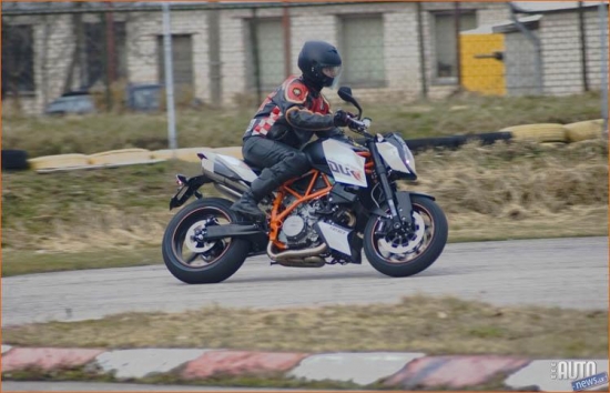 "KTM990 SUPER DUKE R" Foto: Kaspars Bergmanis, "AutoInfo" 