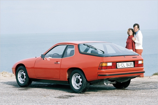 Sākotnēji bija plānots, ka 924, kas ir modeļa 914 pēctecis, tiks ražots sadarbībā ar Volkswagen. Tomēr tirgū tas nonāca kā "tīrasiņu" Porsche.