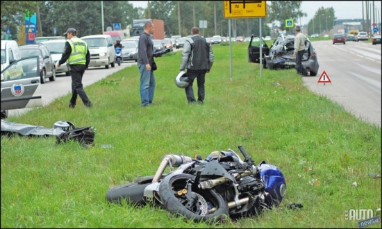 26.09.2009, Rīgā, K.Ulmaņa gatvē pirms pagrieziena uz lielveikalu „Spice” notika CSNg ar letālu iznākumu, kurā gāja bojā 25 gadus vecs motobraucējs.