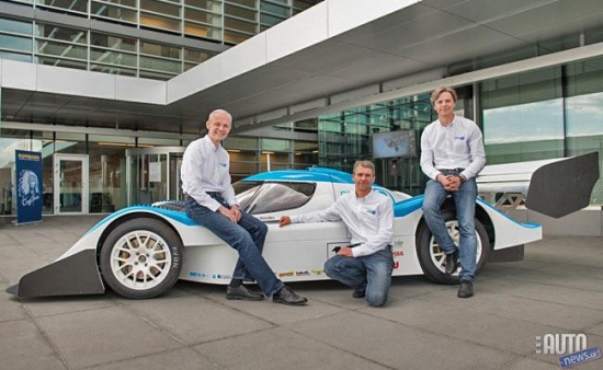 Latvijas komanda — Andris Dambis, Jānis Horeliks un Kristaps Dambis. Rīga-2013. 