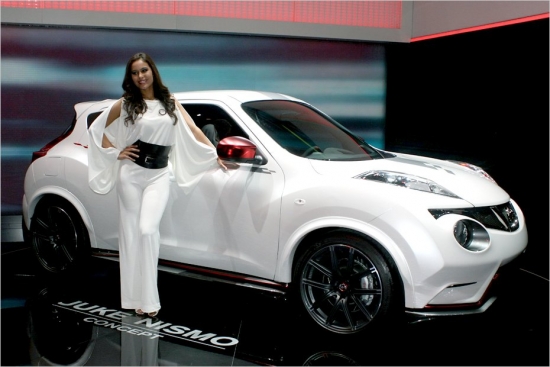Nissan Juke Nismo Concept. Ženēvā kompaktais krosovers, kas sportiskāku izskatu un atlēta izveicību uzlabotas piekares veidā ieguvis Nissan rūpnīcas motorsporta nodaļā Nismo, vēl skatāms konceptautomobiļa statusā, taču jau 2012.gada beigās tas tiks piedāvāts klientiem kā sērijveida modelis ar priekšējo riteņu piedziņu vai 4x4 variantā. Cenas un tehniskie dati šobrīd nav zināmi.