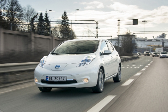 Nissan Leaf, akumulators -24 kMh, ražotāja uzrādītā distance  - 199 km, ziemas tests - 69,1 km