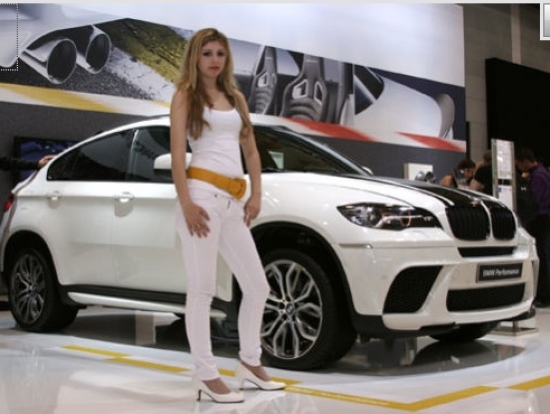 BMW rūpnīcas Power Kit krosoveram X6 xDrive 35i ir ne vien izskatīgs, bet paredz arī nelielu jaudas un griezes piešprici: plus 20 ZS (326 ZS), 50 Nm (450 Nm).